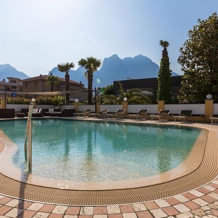 New Garden Hotel Torbole Sul Garda Bagian luar foto