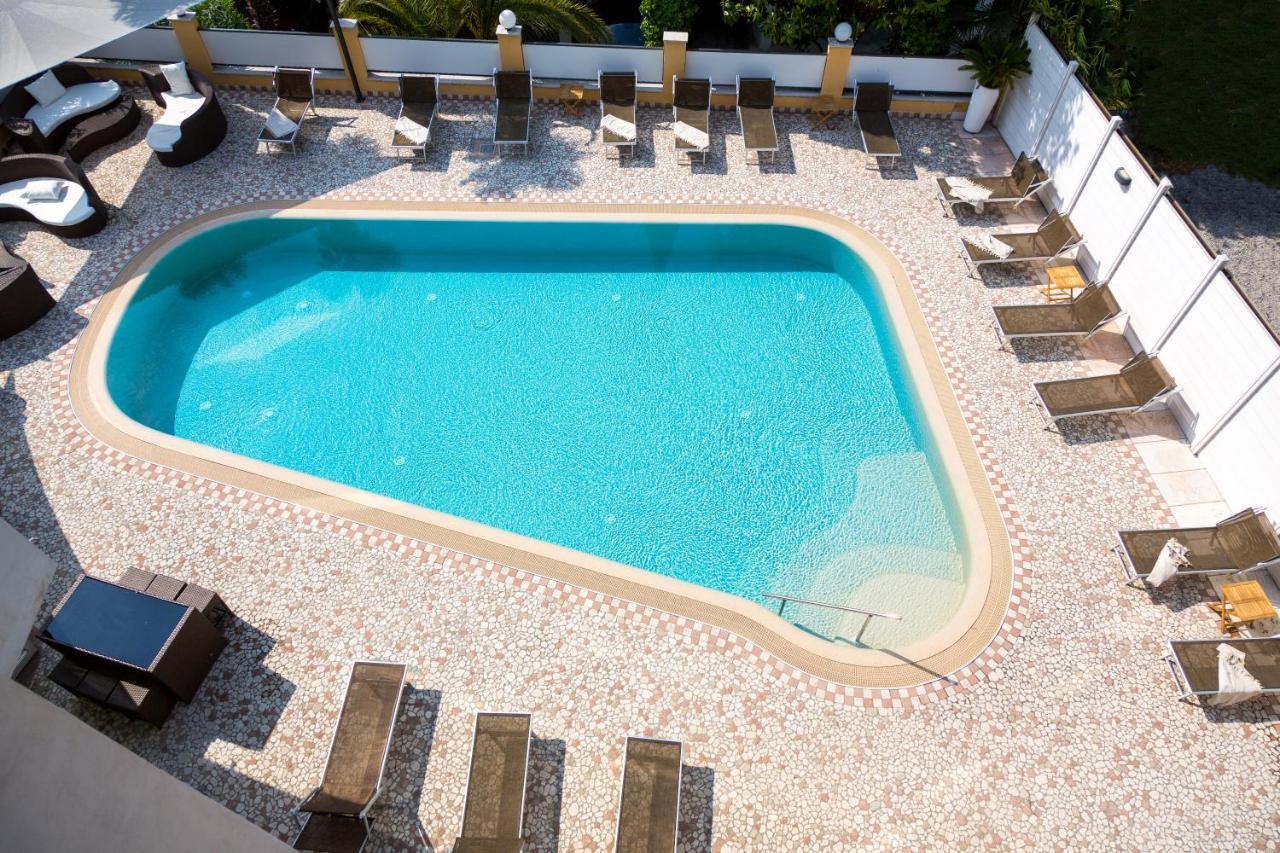 New Garden Hotel Torbole Sul Garda Bagian luar foto