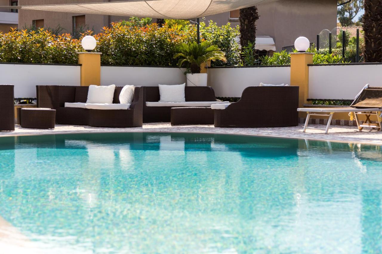 New Garden Hotel Torbole Sul Garda Bagian luar foto