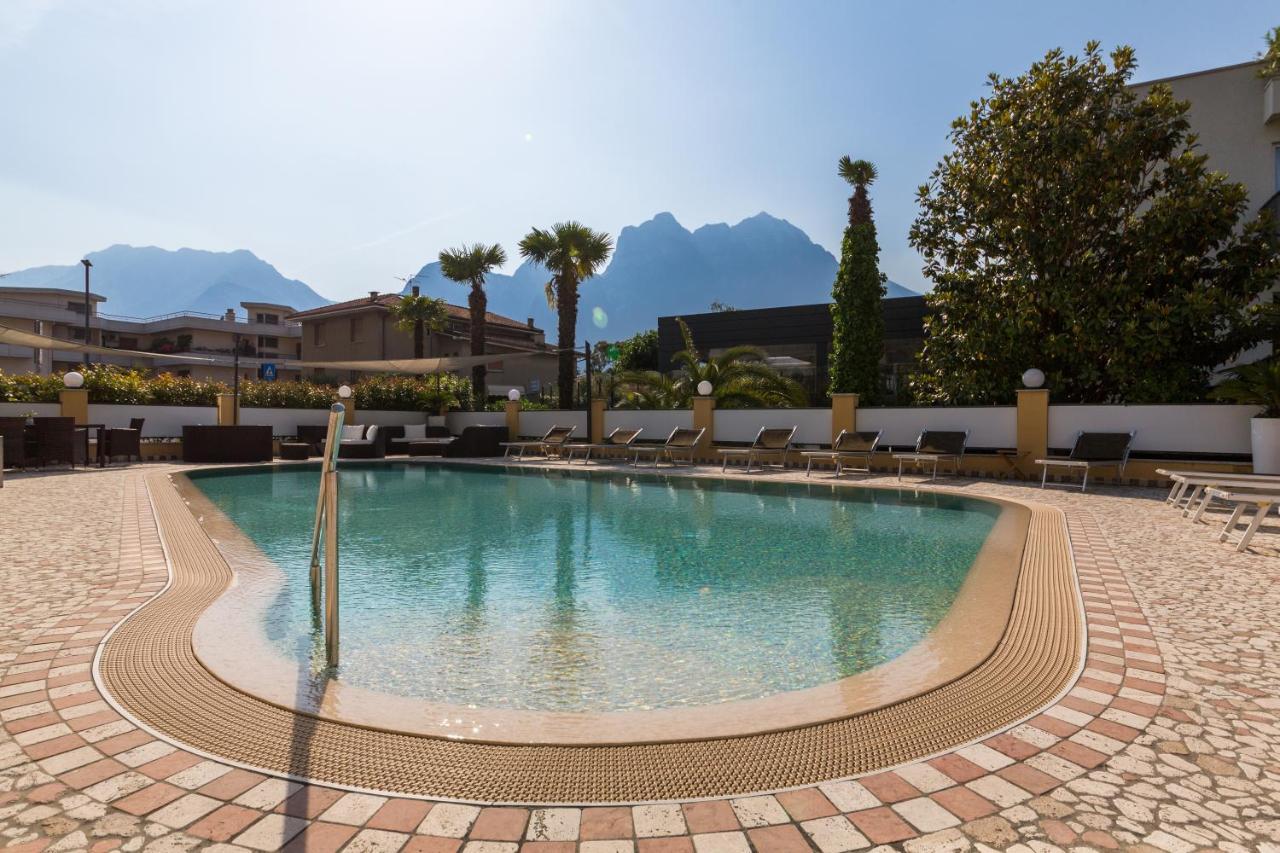 New Garden Hotel Torbole Sul Garda Bagian luar foto