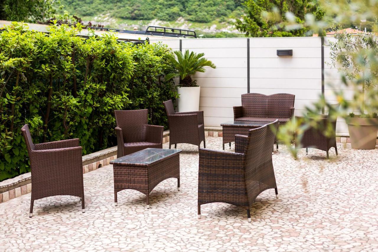 New Garden Hotel Torbole Sul Garda Bagian luar foto