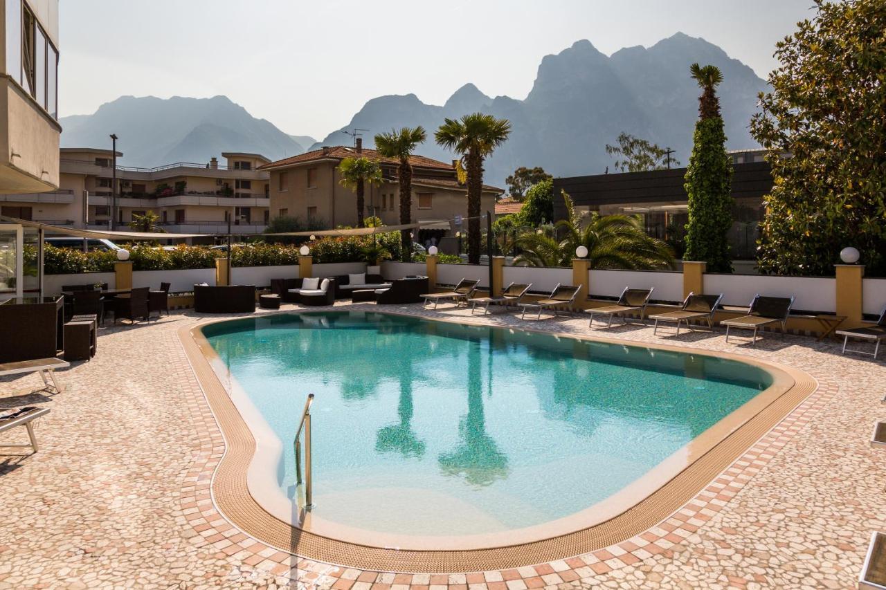 New Garden Hotel Torbole Sul Garda Bagian luar foto