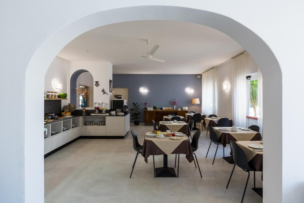New Garden Hotel Torbole Sul Garda Bagian luar foto
