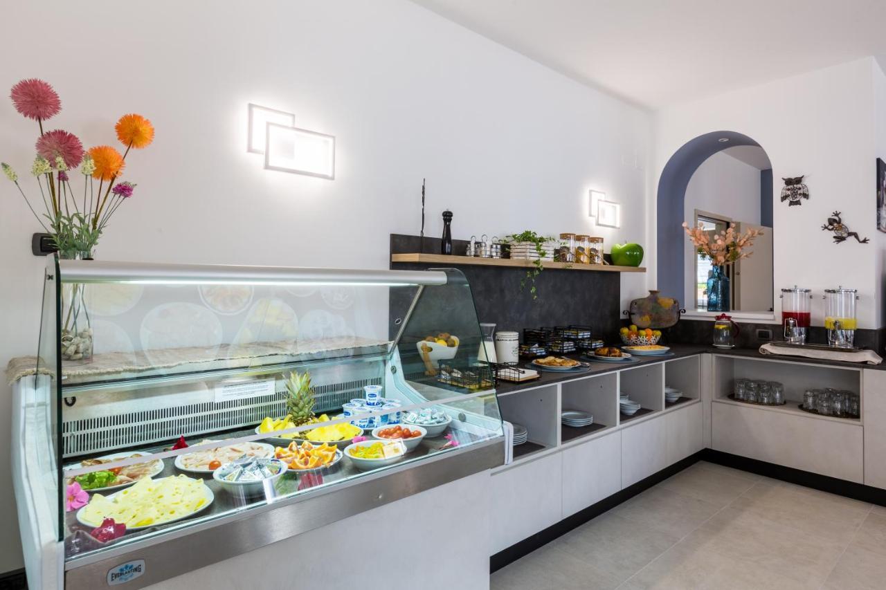 New Garden Hotel Torbole Sul Garda Bagian luar foto