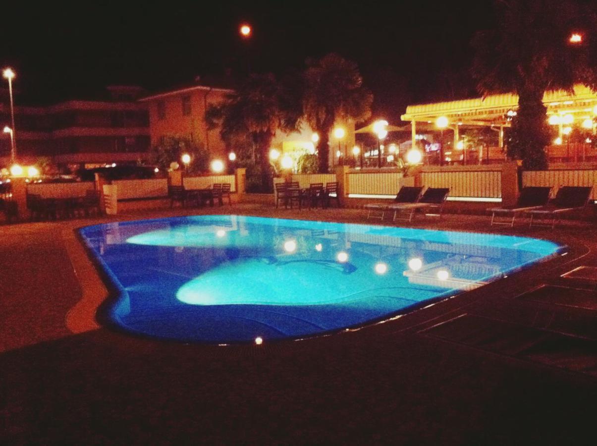 New Garden Hotel Torbole Sul Garda Bagian luar foto