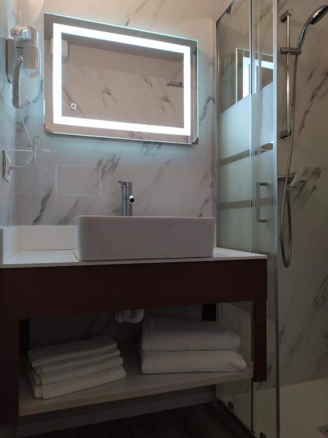 New Garden Hotel Torbole Sul Garda Bagian luar foto
