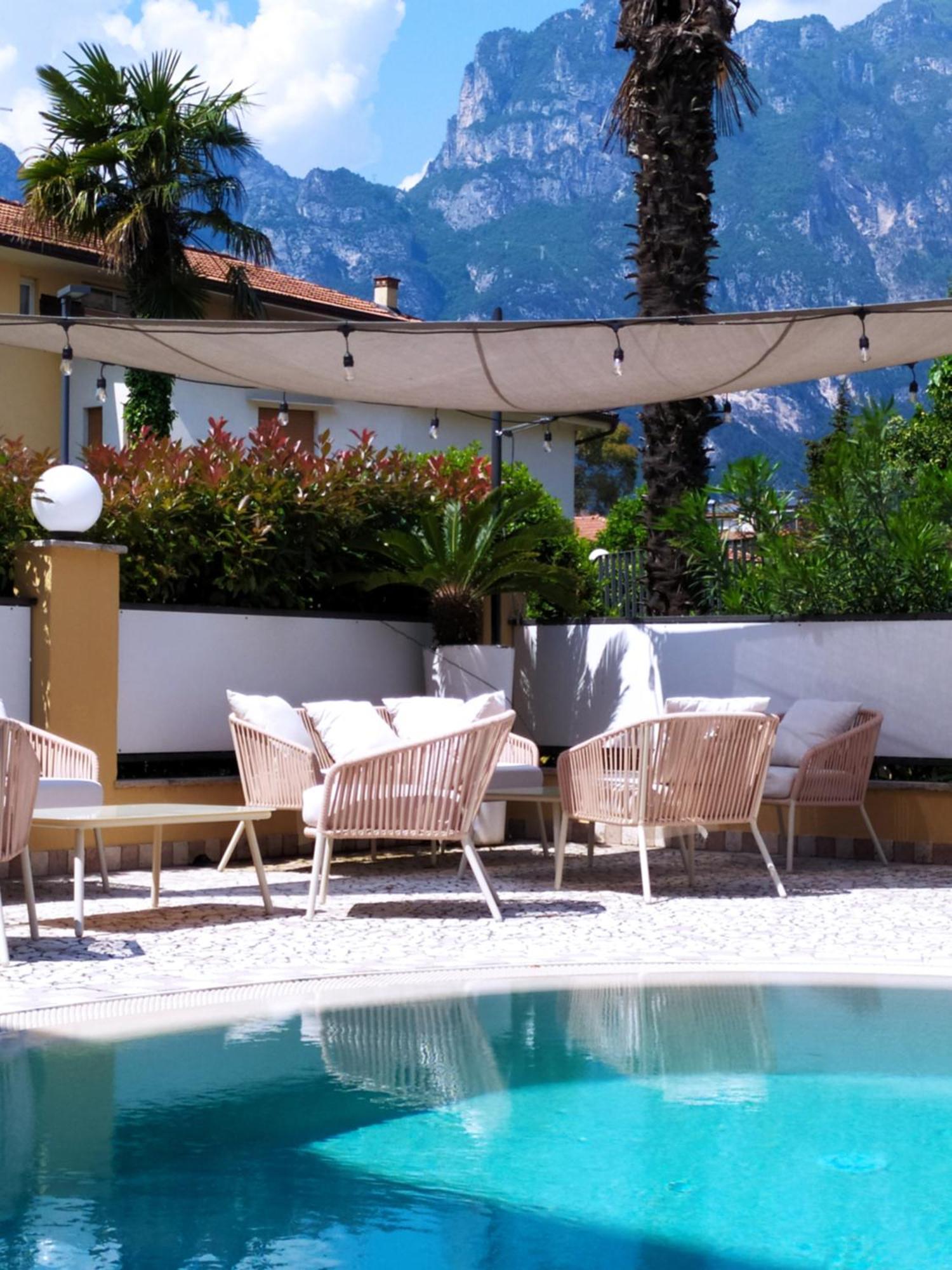 New Garden Hotel Torbole Sul Garda Bagian luar foto